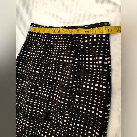 Theory Pencil Skirt Geometric Lines Black White Back Slit Unlined Size 0 - Picture 8 of 16